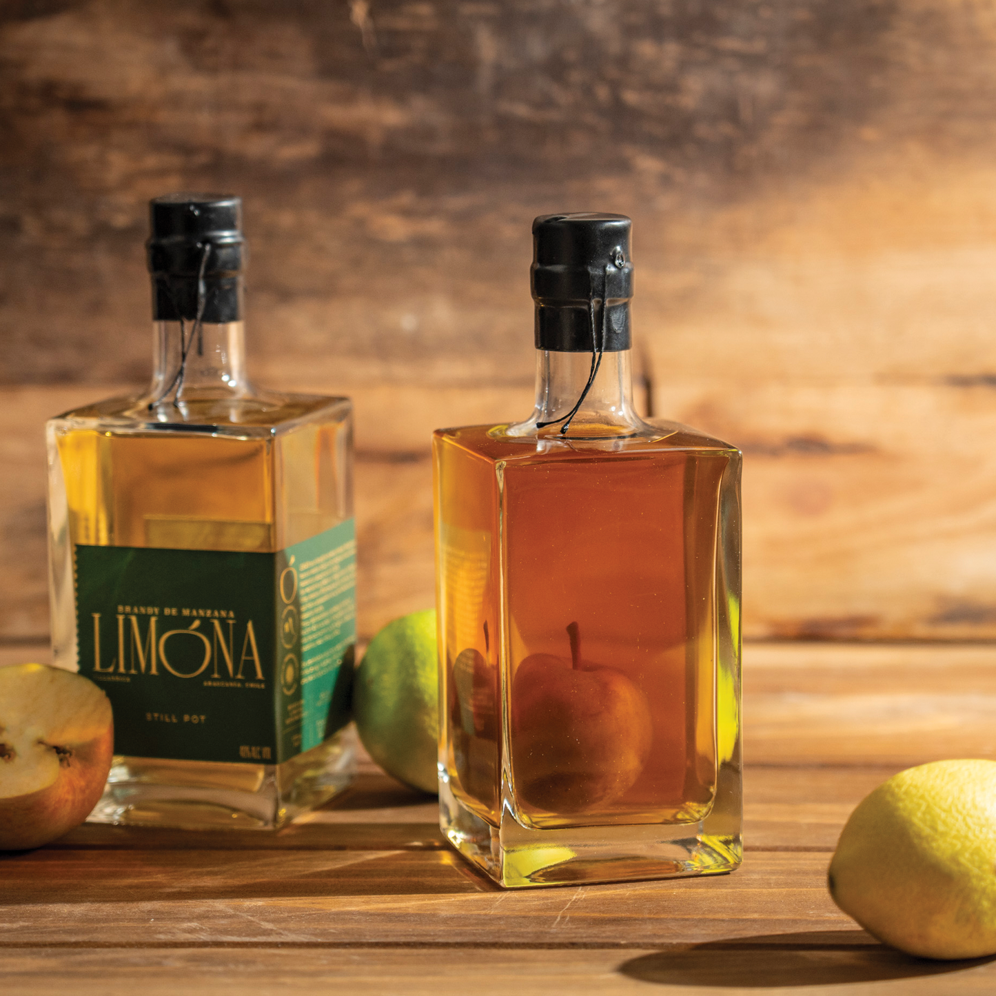 Brandy Manzana Limona 700 ml  Edición Limitada Magritte/Zunda